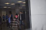 Abhishek Bachchan, Aishwarya Rai Bachchan with Aradhya return from NY in Mumbai Airport on 23rd April 2013 (5).JPG